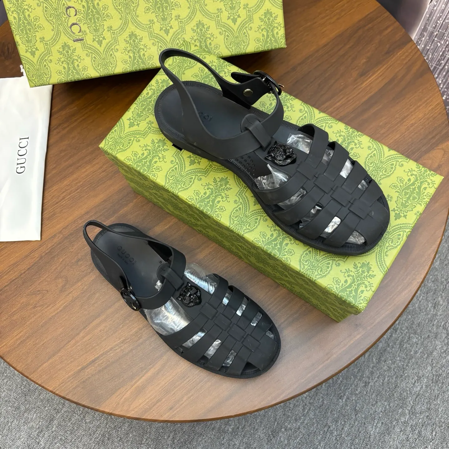 Men's shoes 260💰 [Gucci] Counter quality, top-quality original goods, real photos! Original TPU material, fine workmanship, comfortable; genuine 1:1 replica Size: 36 ~ 46